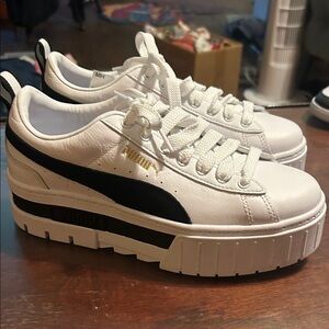 New Puma White Sneakers & Black Stripe ladies 6.5